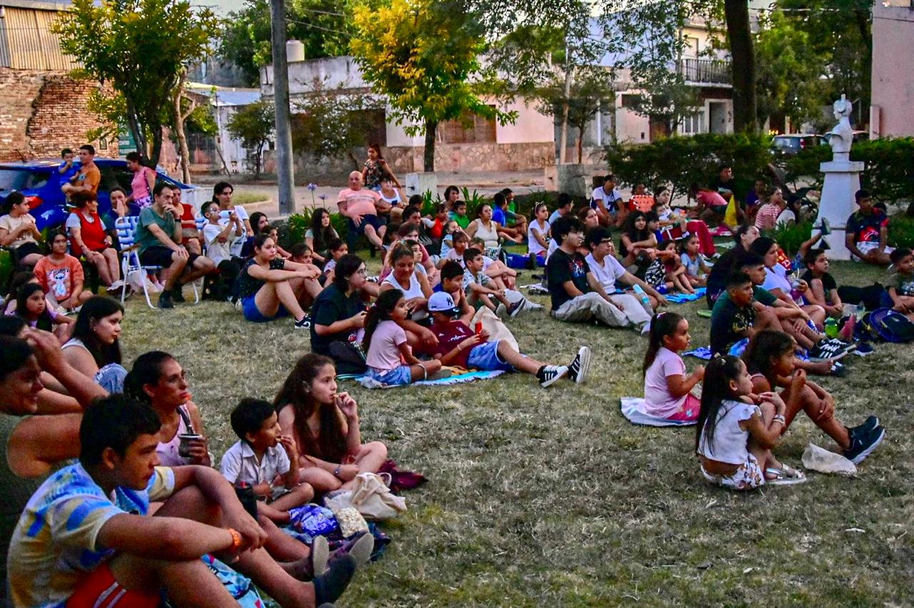 “El Cine Bajo las Estrellas” brilló en el Museo Regional